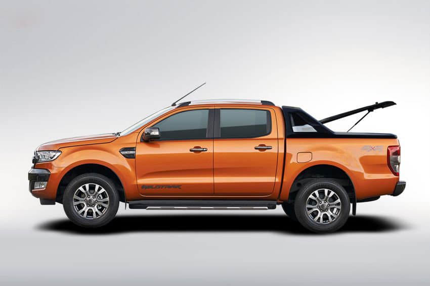 CARRYBOY Laderaumabdeckung R-795 mit Stylingbügel Ford Ranger 2012+ Doppelkabine Seitenansicht3