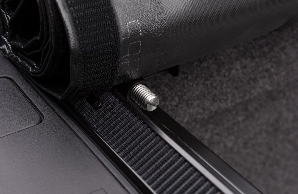 NOVISAUTO Laderaumabdeckung Plane mit Klettverschluss LoPro für Toyota Hilux Revo Doppelkabine  Spannungsfeder
