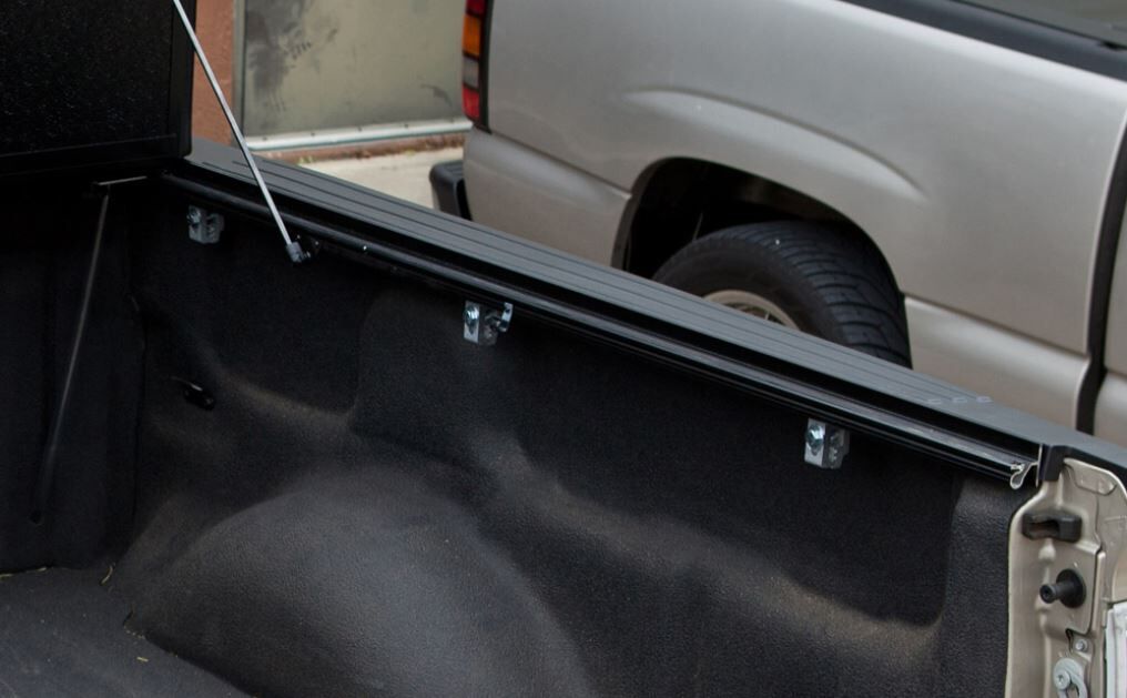 NOVISauto Laderaumabdeckung Flex fuer Dodge RAM seitliche Schienen