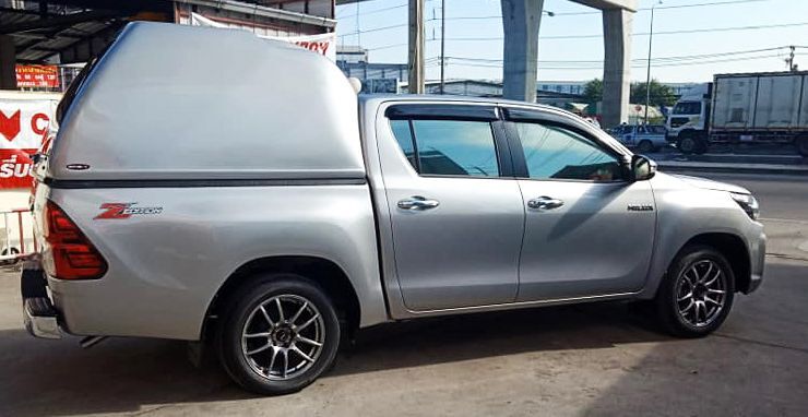 CARRYBOY Transporthardtop ohne Seitenfenster geschlossene Seiten 840os-TRD überhoch Toyota Hilux Revo Invincible Doppelkabine