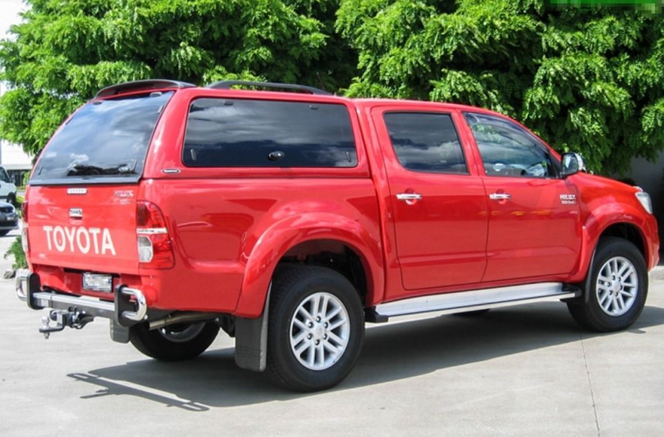 CARRYBOY Hardtop SO-TRD mit getönten seitlichen Glasklappen Toyota Hilux Revo Incinvible Doppelkabine Lackierung in Wagenfarbe