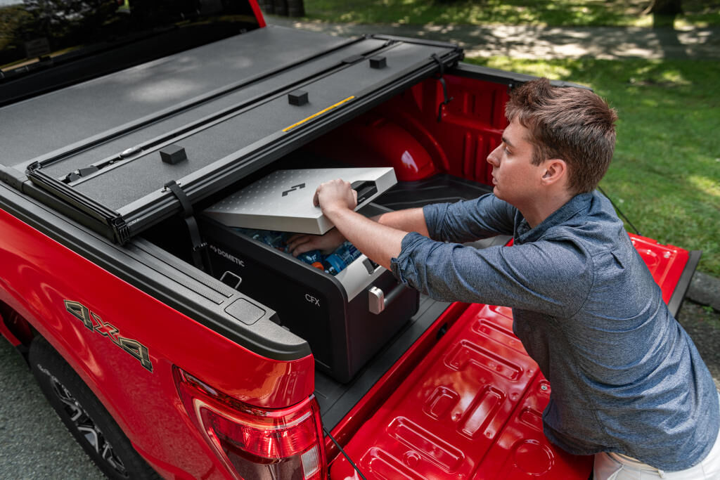 NOVISauto Laderaumabdeckung Fest zum Falten halb geöffnet