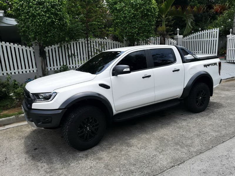 CARRYBOY Laderaumabdeckung R-795 mit Stylingbügel Ford Ranger 2012+ Doppelkabine Seitenansicht2