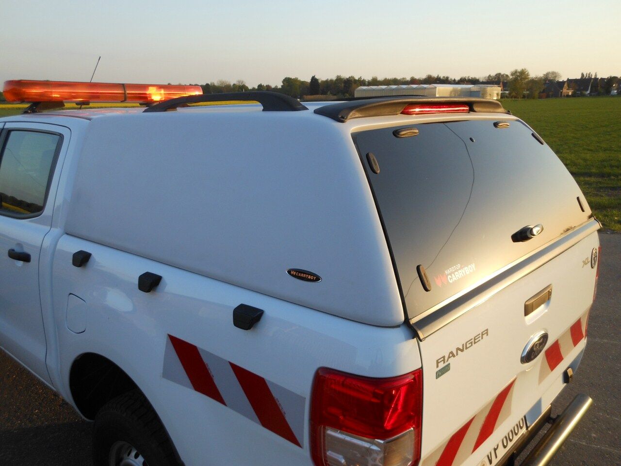 CARRYBOY Hardtop 560oS ohne Seitenfenster geschlossene Seiten VW Amarok Einzelkabine 2010-2020