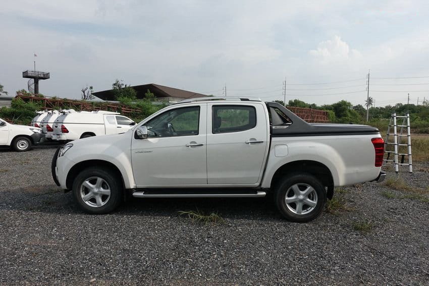 CARRYBOY Laderaumabdeckung R-795 mit Stylingbügel Isuzu D-Max 2012-2020