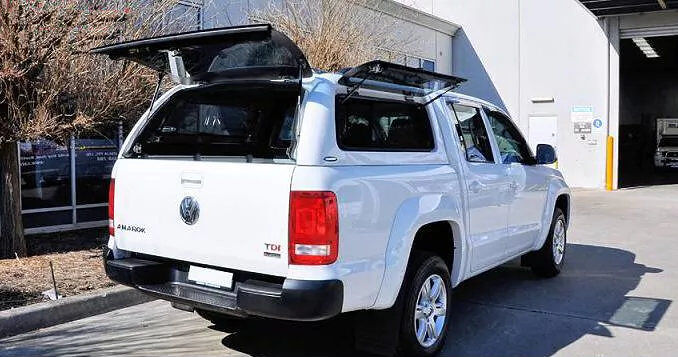 CARRYBOY Hardtop für Volkswagen Amarok mit getönten Klappfenstern seitlich Lackierung in Wagenfarbe