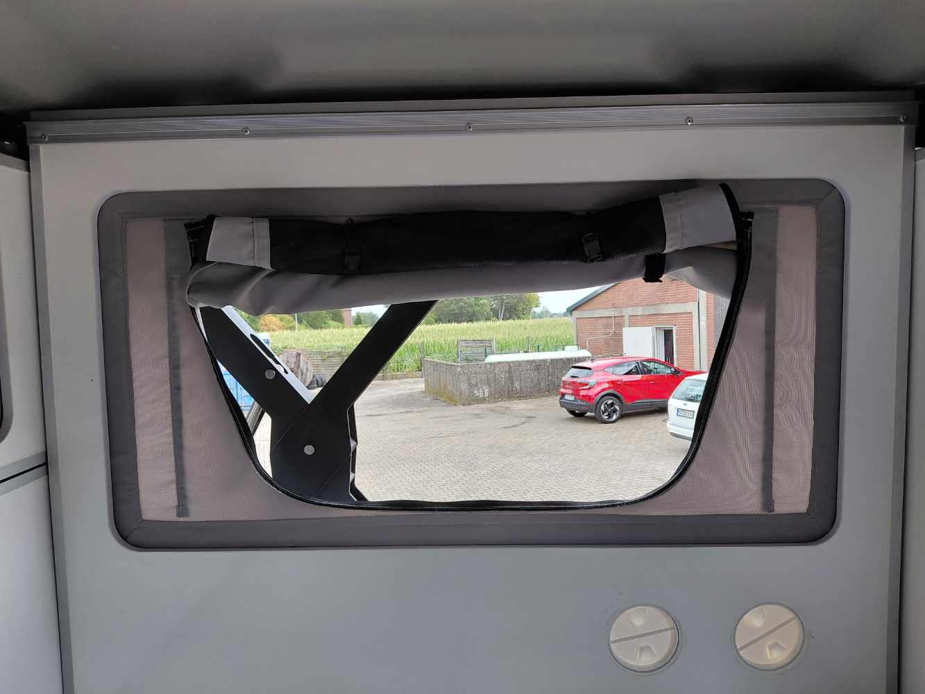 Kofferraumfenster, Klappfenster, Gelenkarm, Gurtband, Automobil