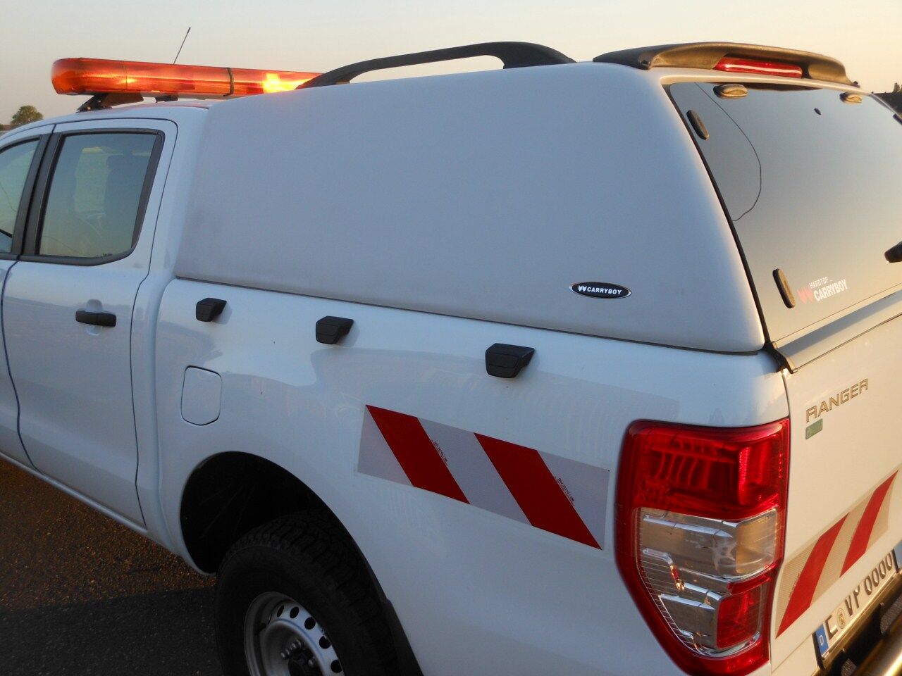 CARRYBOY Hardtop 560oS-IRCB Isuzu D-Max 17-20 Extrakabine Dachreling 80kg Spoiler Bremslicht