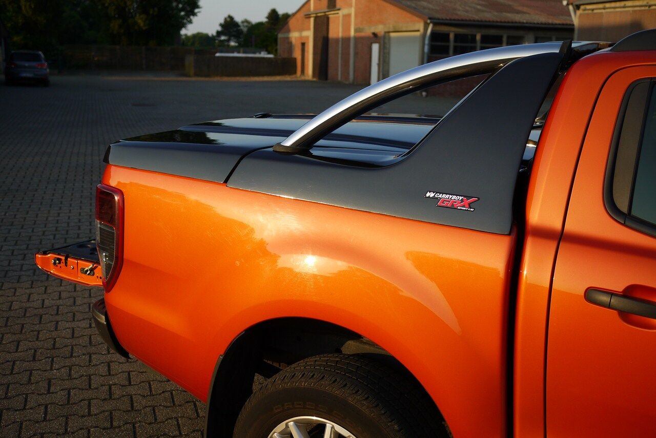 CARRYOY Laderaumabdeckung GRX-TRD für Toyota Hilux Doppelkabine - Edelstahlbügel