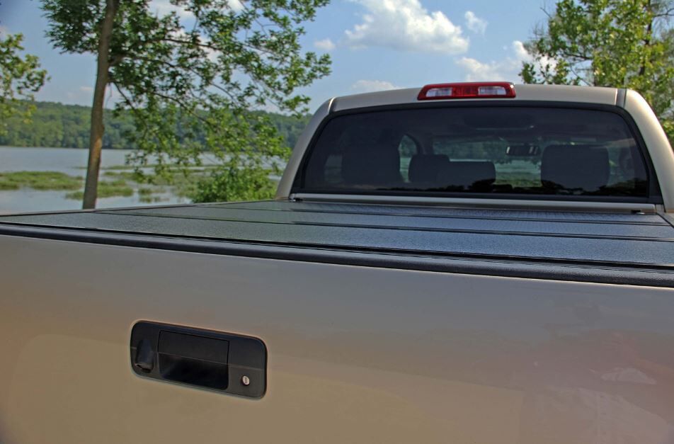 NOVISauto Laderaumabdeckung Flex fuer Toyota Hilux Doppelkabine