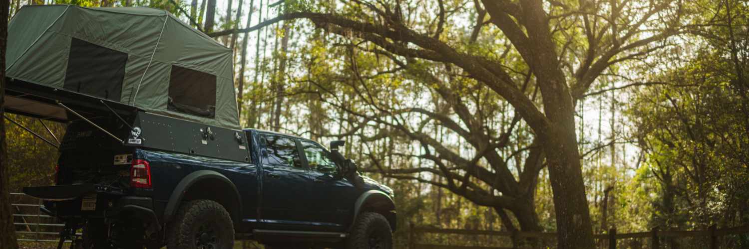 Aufgebauter Camper Pickup