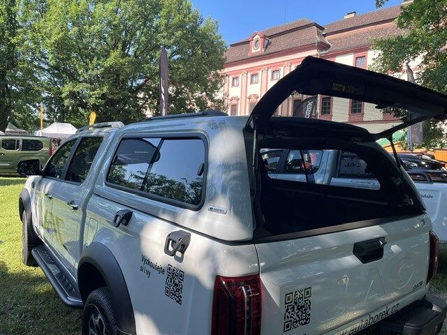 pickup, truck, canopy, white, QR code,