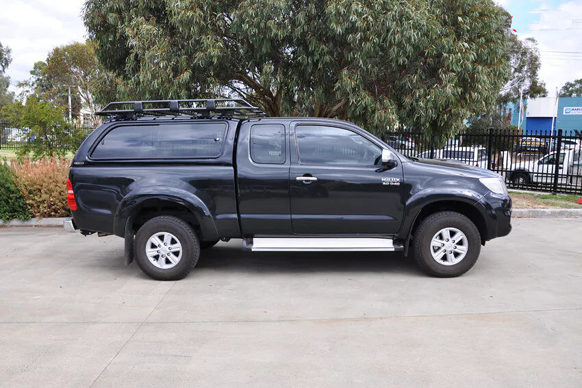 CARRYBOY Hardtop mit großen Schiebefenstern 560gF-TRC Toyota Hilux Revo Invincible Extrakabine einfacher Einbau ohne Bohren