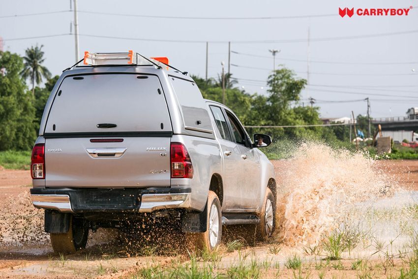 CARRYBOY stabiles GFK Hardtop Gewerbehardtop Überhöhe seitliche Klappen WMH-TRD Toyota Hilux Doppelkabine Revo Invincible sehr robsute Bauweise führend Qualität und Design