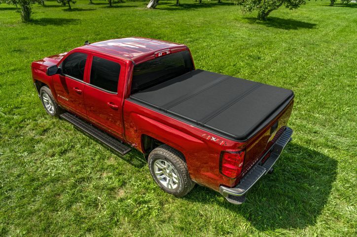 NOVISAUTO Laderaumabdeckung Festabdeckung zum Falten Chevrolet Silverado GMC Sierra 1500 2014-18 mit Heckklappenschloss verriegelbar