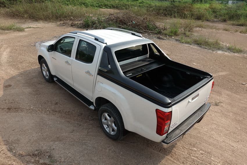 CARRBOY Laderaumabdeckung CB-796 Isuzu D-Max Stylingbügel mit Rollo2