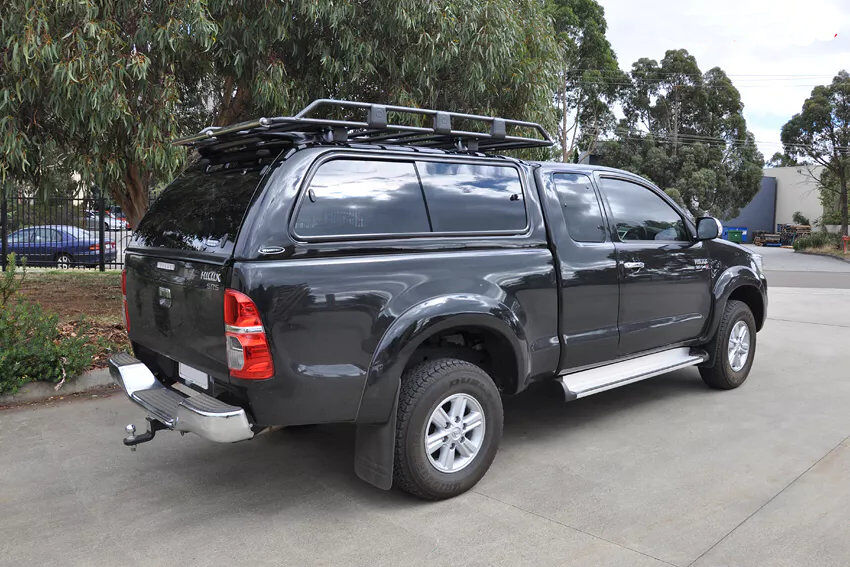 CARRYBOY Hardtop mit großen Schiebefenstern 560gF-TRC Toyota Hilux Revo Invincible Extrakabine belastbare Dachreling