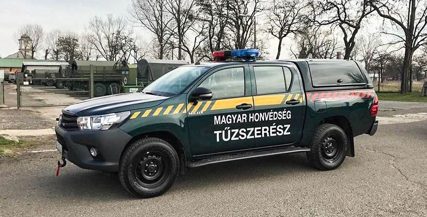 CARRYBOY Gewerbehardtop robustes GFK WM-TRD Toyota Hilux Doppelkabine Revo Invincible geschlossene große Seitenklappen Flottenfahrzeug Feuerwehr