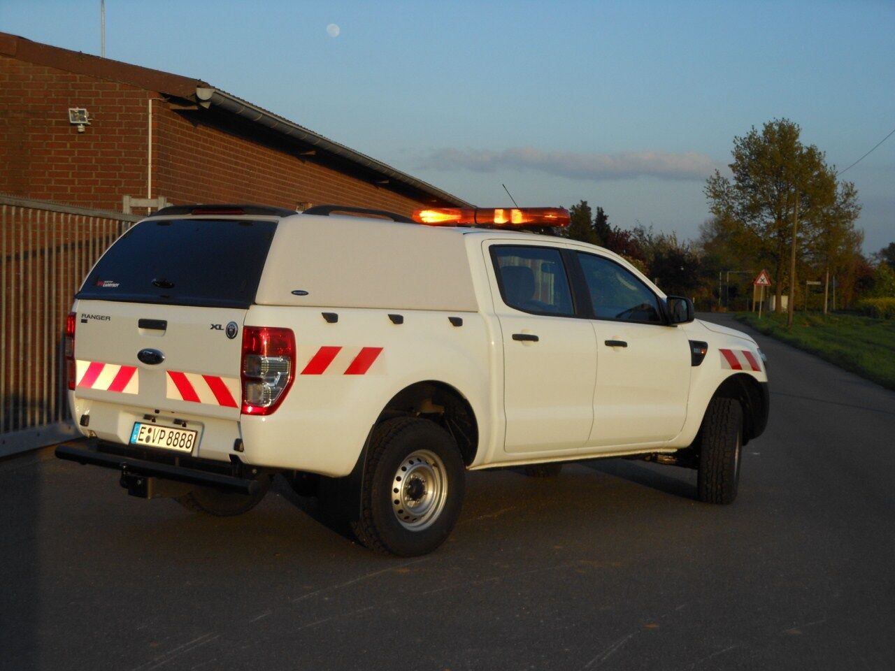 Carryboy Hardtop Isuzu D-max 560oS-IRDB hochwertiges GFK Hardtop Wagenfarbe 