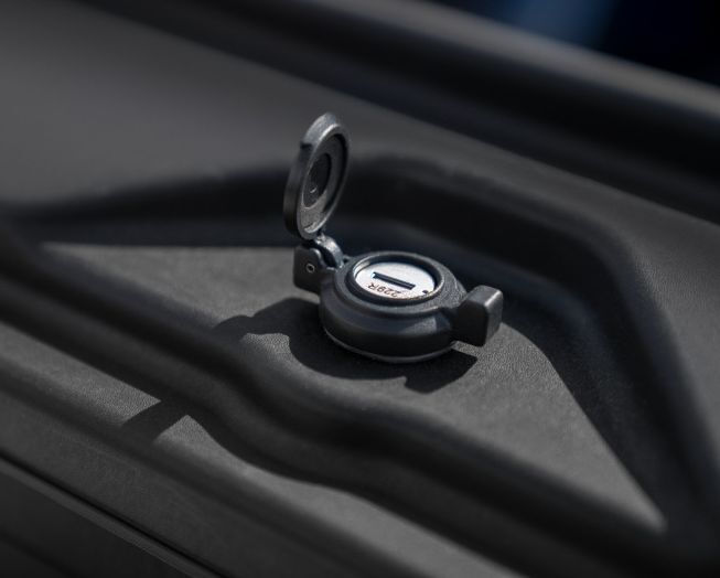 NOVISauto CARRYBOY Pickup Ladeflächen Werkzeugbox Staubox schwenkbar für GMC Sierra / Chevrolet Silverado 2012-2018 sicher abschließbar