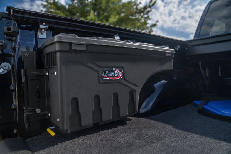 NOVISauto CARRYBOY Pickup Ladeflächen Werkzeugbox Staubox schwenkbar für GMC Sierra / Chevrolet Silverado 2019+ schützt kleine Gegenstände vor verrutschen im Laderaum