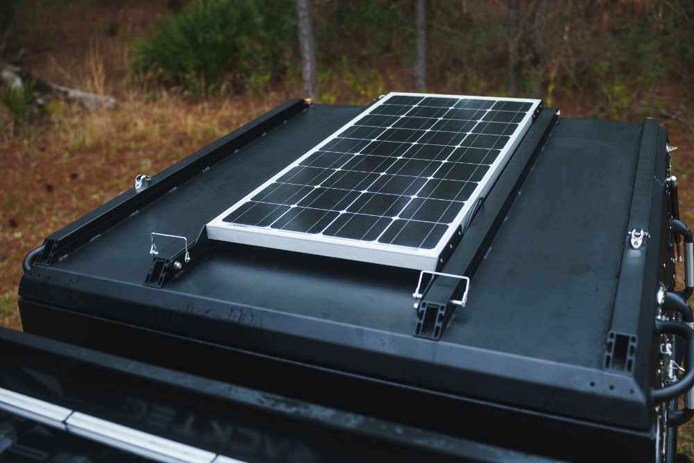 Huckepack Camping Aufbau mit Solarpaneelen
