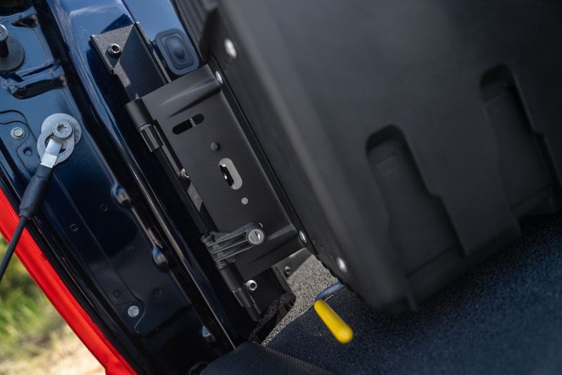 NOVISauto CARRYBOY Werkzeugbox Staubox Toolbox schwenkbar für Pickup Ladefläche Nissan Navara Renault Alaskan Mercedes X einfacher Einbau stabile Scharniere