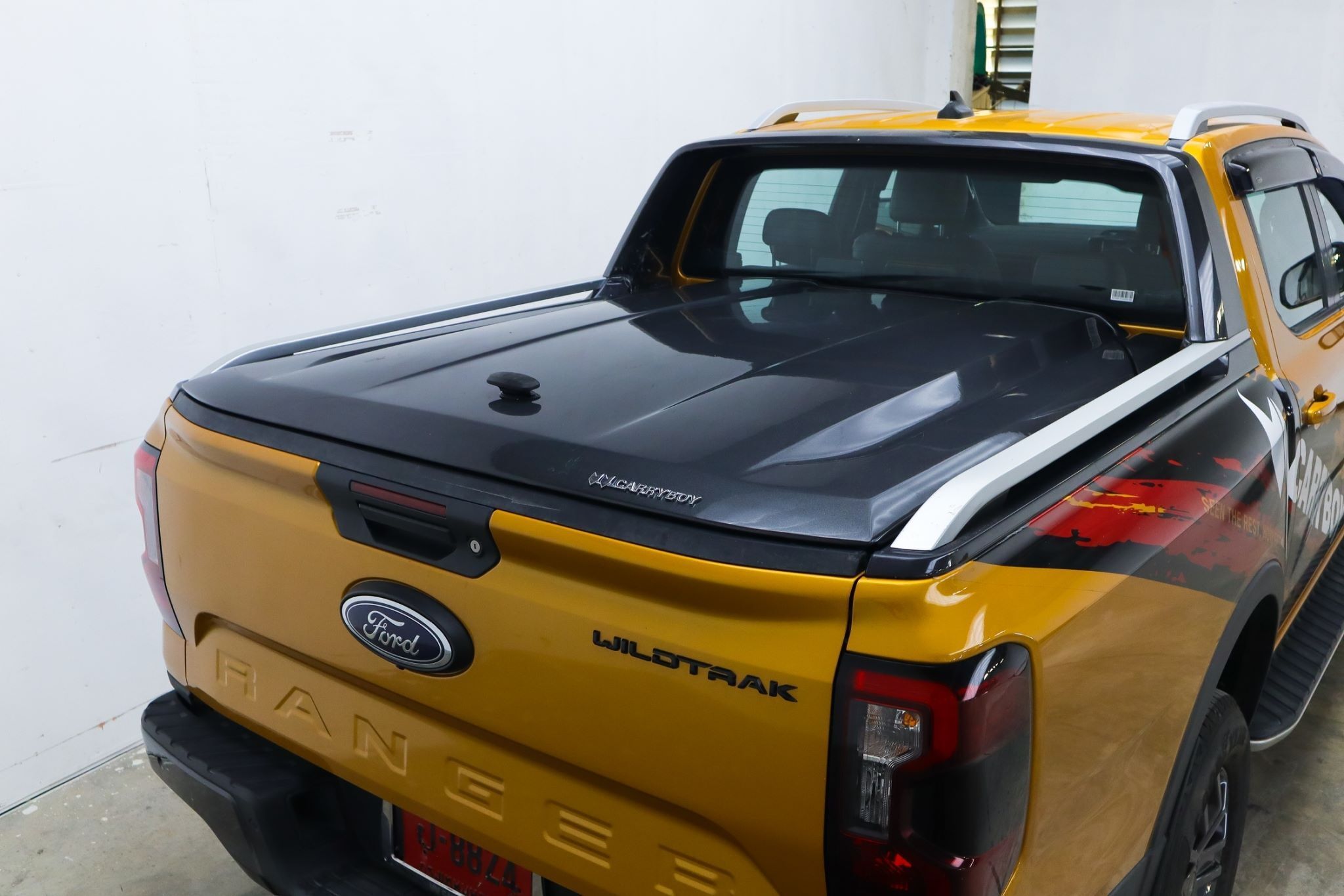Ford Ranger Wildtrak load compartment cover lid painted