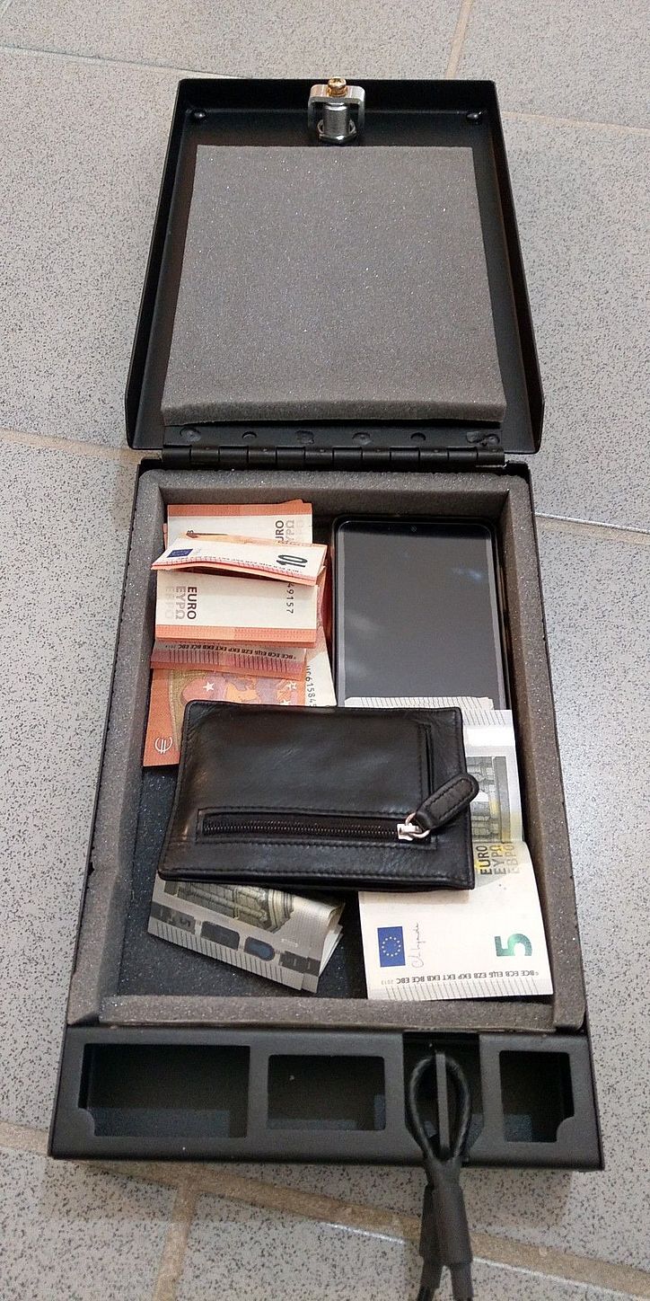 NOVISauto valuables safe for vehicles - can be installed flexibly - wallet,  papers, check cards